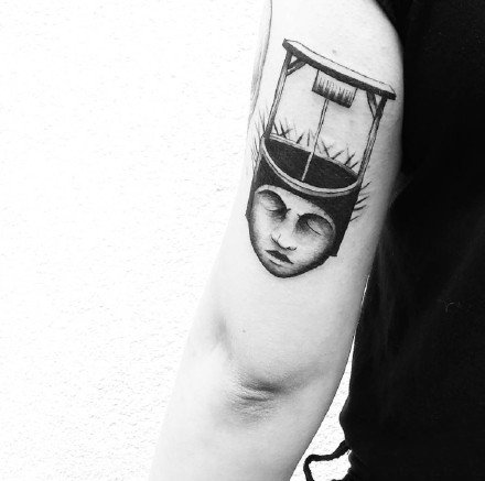 有点暗黑又有点可爱的手臂腿部小纹身图案欣赏