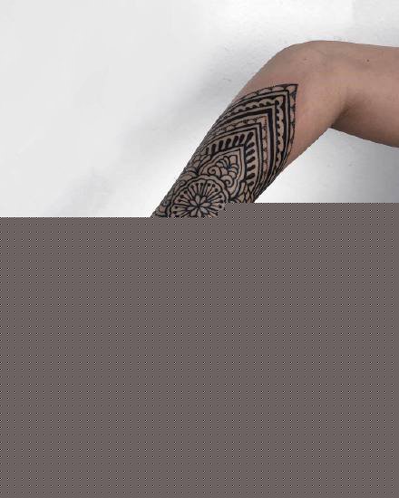 手背到小臂上的黑色点刺梵花纹身图案9张