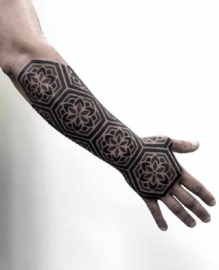 手背到小臂上的黑色点刺梵花纹身图案9张