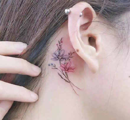 耳朵后面小纹身：9张纹在耳朵后面的小清新纹身图案