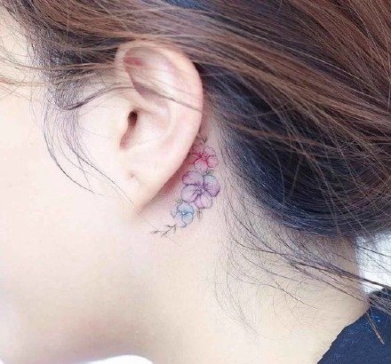 耳朵后面小纹身：9张纹在耳朵后面的小清新纹身图案