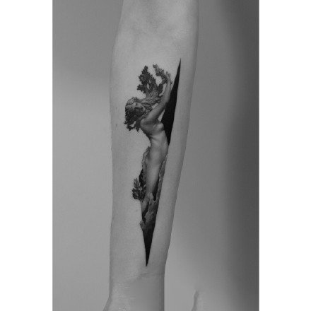 精致细腻的9张黑灰人物纹身图案作品