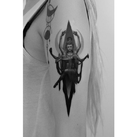 精致细腻的9张黑灰人物纹身图案作品