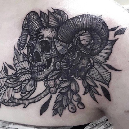 暗黑风格的一组9张小暗黑的纹身图案欣赏