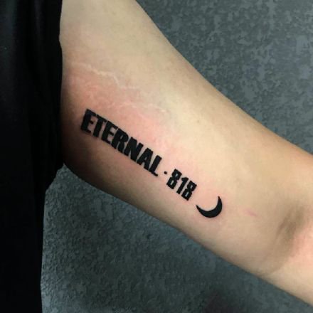 简约字母：很好看的一组简约英文字母纹身图案9张