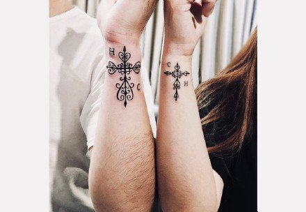 小清新十字架：18张很小清新的简约创意十字架纹身图案