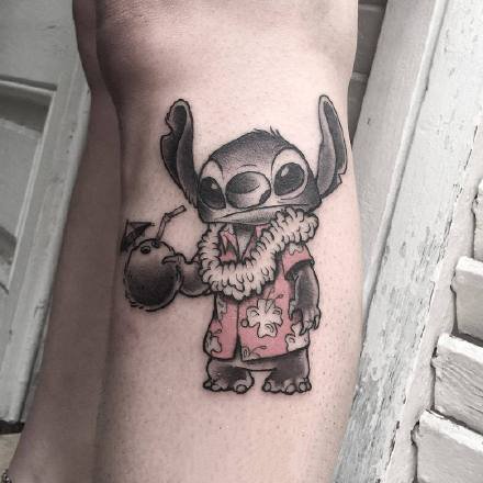 纹在手臂的一组创意黑色点刺纹身图案9张