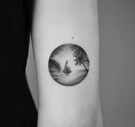 手臂上的黑色点刺小圆图纹身作品图片