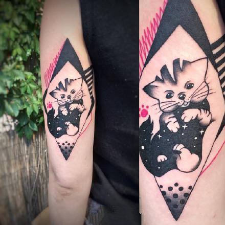 黑色和红色搭配元素的一组个性小纹身图案