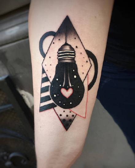 黑色和红色搭配元素的一组个性小纹身图案