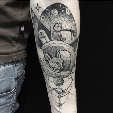 手臂黑灰点刺纹身：黑灰点刺风格的9张手臂纹身图案