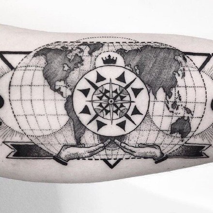 手臂黑灰点刺纹身：黑灰点刺风格的9张手臂纹身图案