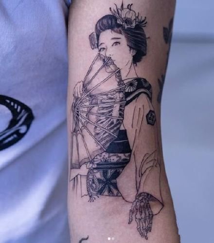 半骷髅风格等的创意女郎纹身作品图案9张