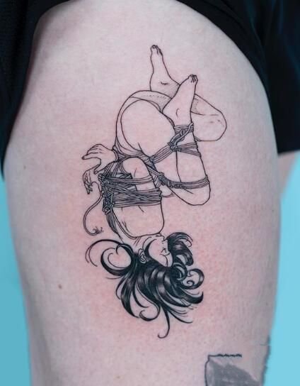 半骷髅风格等的创意女郎纹身作品图案9张