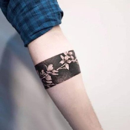 蕾丝臂环：给女生增加性感的手蕾丝手环臂环纹身图案