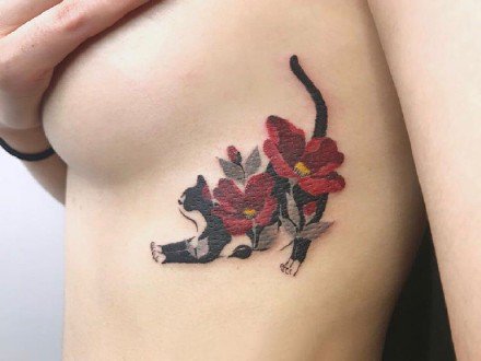 适合女生的一组红色小花朵纹身图案欣赏