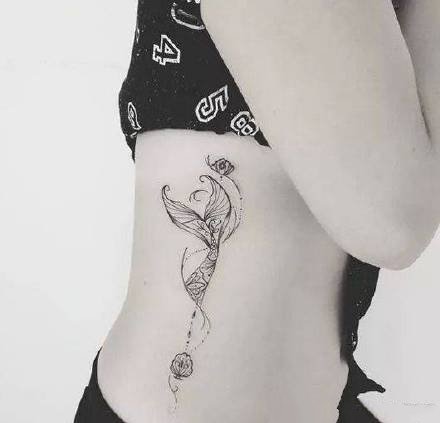 个性小清新的一组关于鱼尾的纹身图案