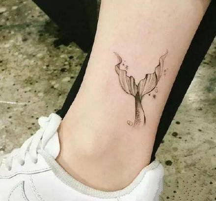 个性小清新的一组关于鱼尾的纹身图案