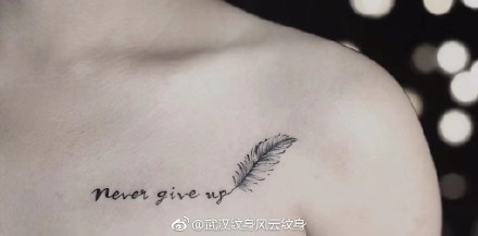 独特的一组简约小清新字母纹身图片9张