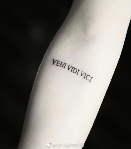 独特的一组简约小清新字母纹身图片9张