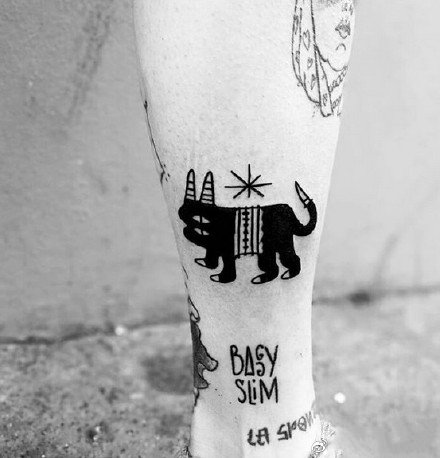 黑色调的一组个性小纹身图案9张