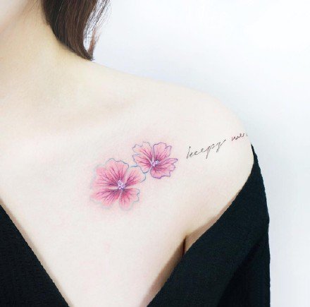 很小清新的一组女生小花朵纹身图案