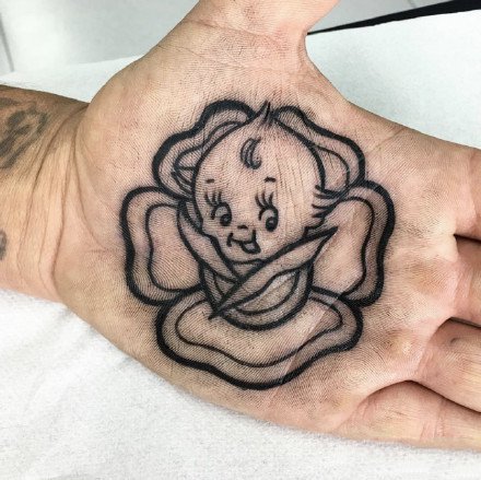 纹在手掌心里的创意黑色小纹身图案