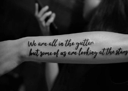 很好看的一组黑色简约英文字母纹身图案