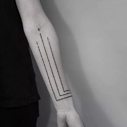 直线纹身图：一组9张简约线条组成的纹身图案欣赏