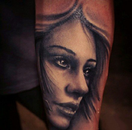 欧美写实风格的黑灰女郎人像纹身作品9张
