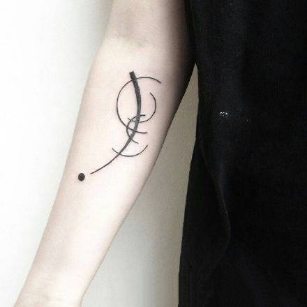 个性的一组适合男生的黑色图形纹身图案