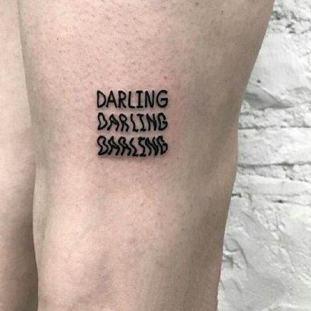 一组很随意的个性英文字母的纹身图案