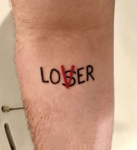 一组很随意的个性英文字母的纹身图案