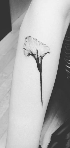 百合花纹身图：很简约的一组小百合花纹身图案