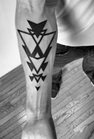 帅气几何图腾：适合男性很好看的黑色图腾几何纹身图案9张