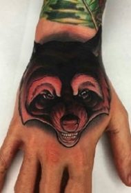 school风格的动物满手背纹身作品图案