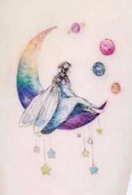 适合女生的小清新风格月亮等彩色小纹身图案
