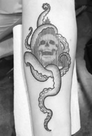 几何点刺风格的黑灰点刺纹身作品图片9张