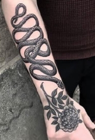 18张各种风格的欧美暗黑纹身作品图片