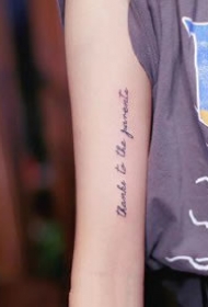 独特的一组简约小清新字母纹身图片9张