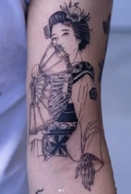 半骷髅风格等的创意女郎纹身作品图案9张