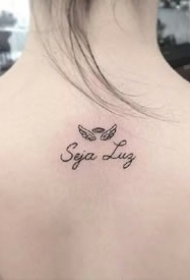 超简约一组好看的迷你小翅膀纹身图案