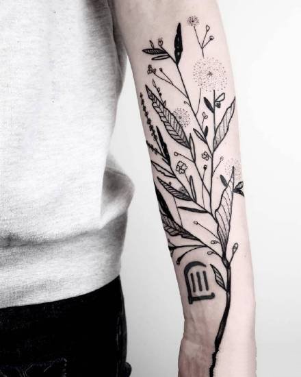 枝桠纹身：黑灰色的花草植物枝条纹身图案9张