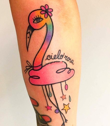 女孩子胸前锁骨处的小清新漂亮纹身图案