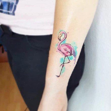 女孩子胸前锁骨处的小清新漂亮纹身图案