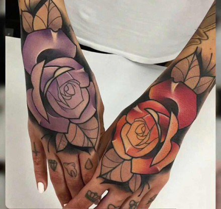 纹在手背的红色school玫瑰纹身作品9张