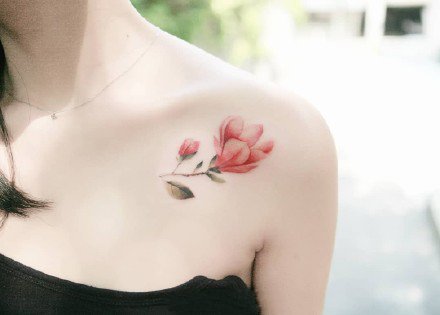 小清新的一组红色小花花纹身作品图片