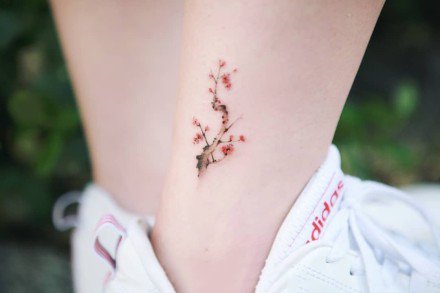 小清新的一组红色小花花纹身作品图片