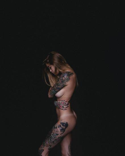 性感的一组国外女模特纹身美女图片欣赏