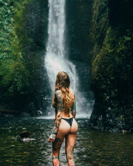 性感的一组国外女模特纹身美女图片欣赏